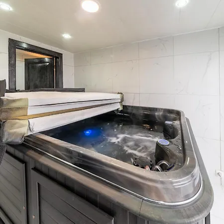 Magnificent In With Sauna فيرفيرس